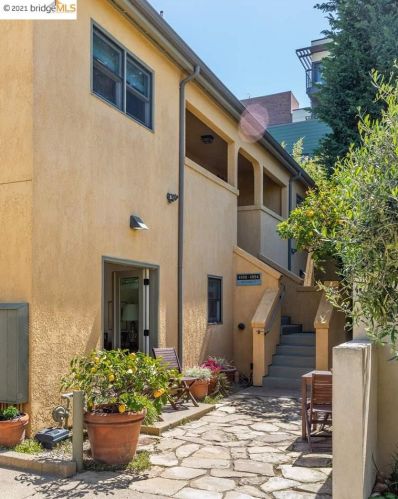 4926 Desmond St, Oakland, CA 94618-1008