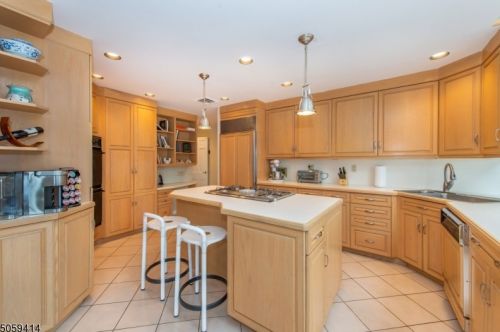 14 Medford Rd, Greystone Park, NJ 07950-3128