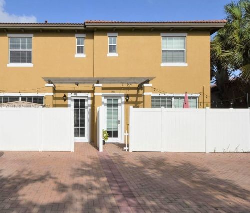 1418 147th Ter, Hollywood FL  33027-6187 exterior