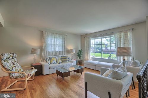 1137 Nissley Rd, Lancaster, PA 17601-1628