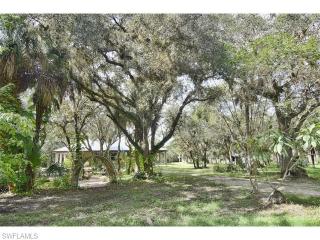 19561 River Rd, Alva, FL 33920-3247