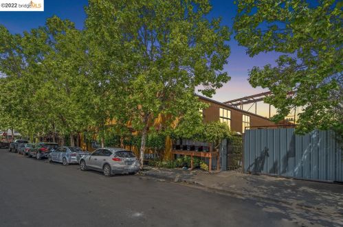 2858 Helen St, Oakland CA  94608-4028 exterior