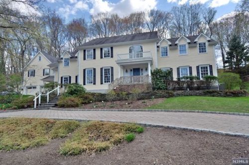 216 Park Rd, Franklin Lakes, NJ 07417-2712