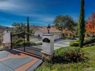 2576 Via Dieguenos, Alpine CA  91901-3631 exterior