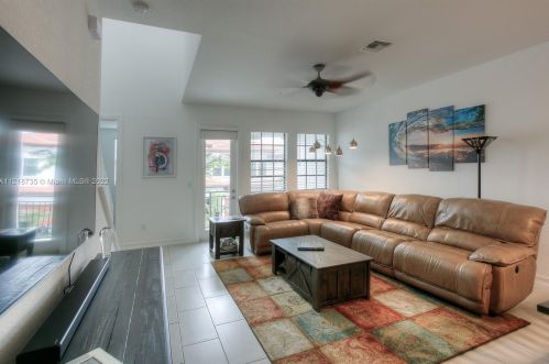 11618 13th Ct, Hollywood, FL 33025-2529