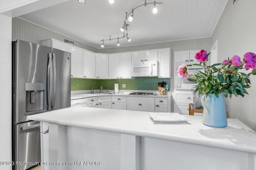 144 Marina Bay Ct, Monmouth Hills NJ  07732-1565 exterior