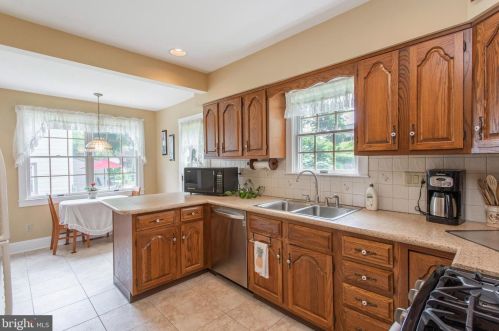 1 Maple Ave, Paoli PA  19301-1215 exterior