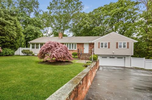 42 River Hill Dr, Stamford, CT 06902-1619