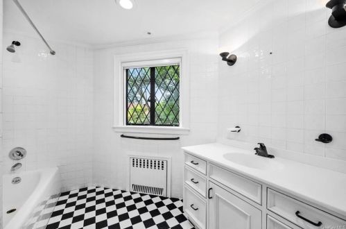 9 Rutland Rd, Scarsdale NY  10583-3508 exterior