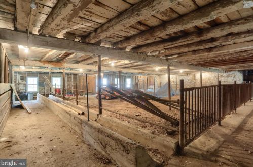 6411 Devonshire Hts Rd, Harrisburg PA 17111-4818 exterior