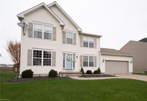 3940 Martins Run Dr, Lorain, OH 44053-1166