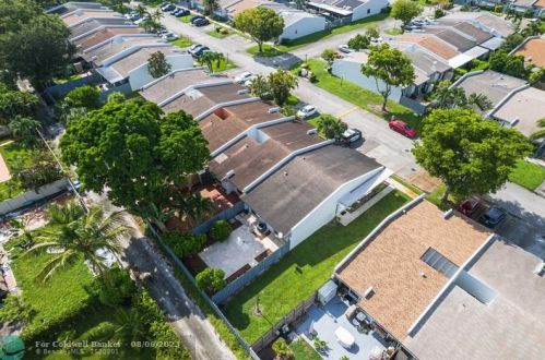 2327 37 Ave, Hollywood FL 33021-3626 exterior