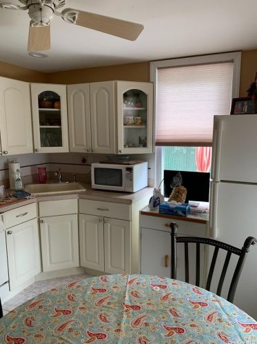 20 Holland Ave, Floral Park NY  11001-1506 exterior