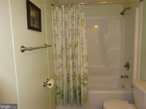 110 Deerfield Dr, Souderton PA  18964-1918 exterior