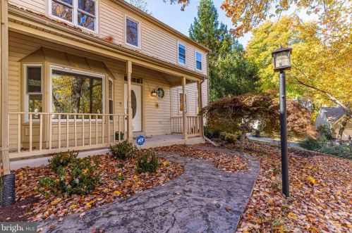 11991 Home Guard Dr, Woodbridge, VA 22192-1039