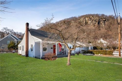 7 Whitehill Pl, Nelsonville, NY 10516-1604