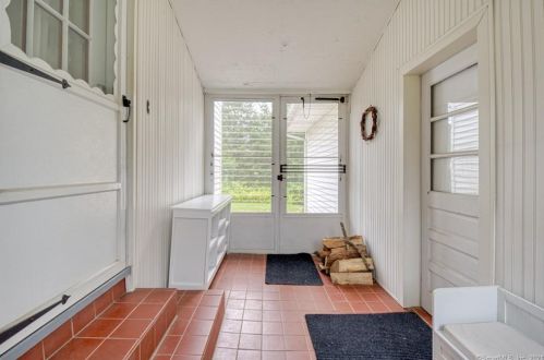 32 Maple View Dr, Waterbury CT  06716-1643 exterior