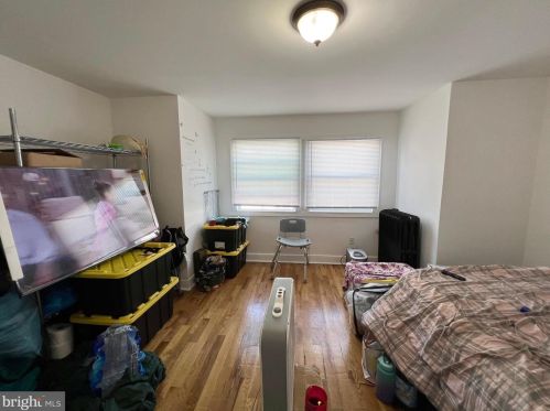 6810 Guyer Ave, Philadelphia PA 19142-2518 exterior