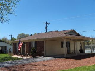 109 Ravenwood Ct, King, NC 27021-9321
