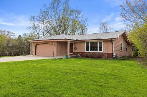 5035 40th St, Milwaukee, WI 53221-2503