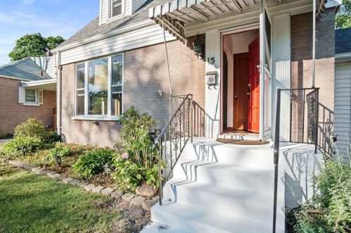 15 Willow Pl, Hobart, IN 46342-4337