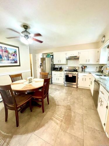 1 Parkside Dr, Airmont NY  10901-7601 exterior