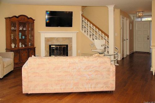 24 Rockhagen Rd, Thornwood NY  10594-2127 exterior