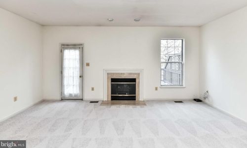 2458 Clover Field Cir, Herndon VA  20171-4325 exterior