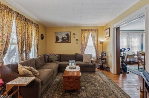 320 Walnut St, Roselle Park NJ  07204-2012 exterior