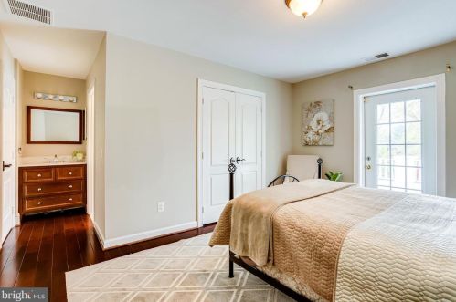 10108 Nedra Dr, Great Falls VA  22066-2835 exterior