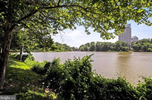 2853 Middleboro Dr, Falls Church VA  22042-4403 exterior