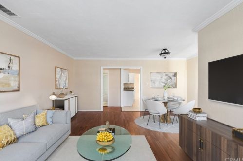 5760 Chicopee Ave, Van Nuys, CA 91316-1305