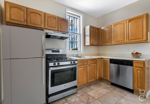 20-12 29th St, Long Island City, NY 11105-2502