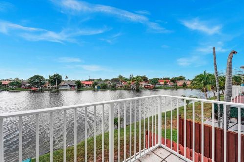 6980 173rd Dr, Hialeah, FL 33015-5515