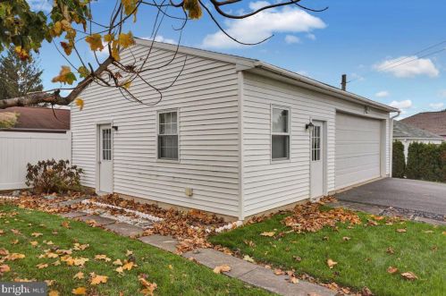 44 Charles St, Ephrata, PA 17522-1306