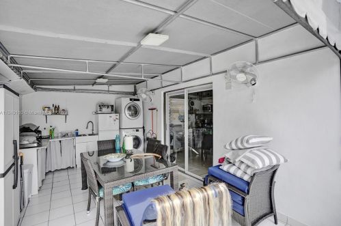 921 18th St, Hialeah FL  33010-2322 exterior