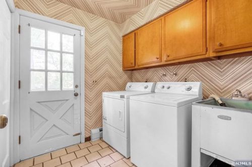 824 Norgate Dr, Ridgewood NJ 07450-2118 exterior