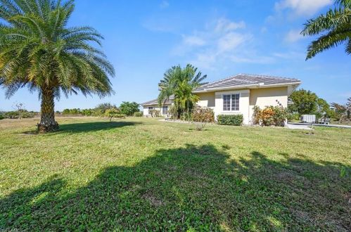 4281 68th Ave, Naples, FL 34120-2746