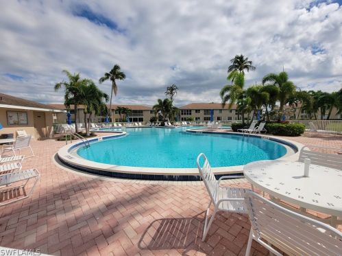 190 Palm Dr, Naples, FL 34112-6055