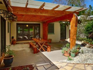 890 Seco St, Pasadena CA  91103-2814 exterior