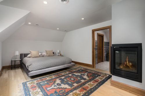 6578 Washington Cir, Milwaukee WI 53213-2460 exterior