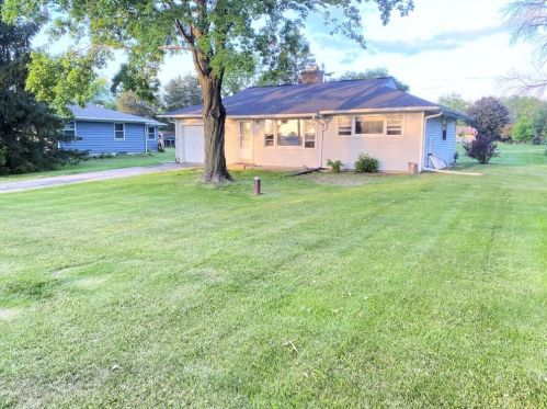 1515 Silver Lake St, Oconomowoc, WI 53066-4275
