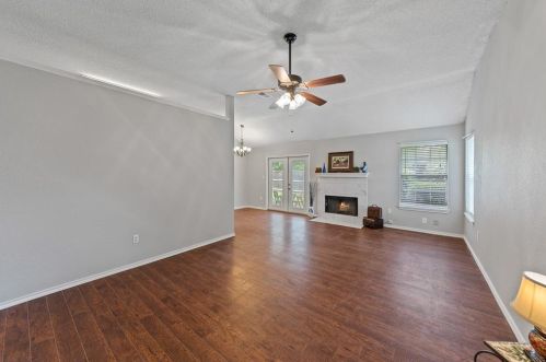 3213 Hollycreek, Denton, TX 76207-7652