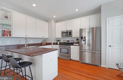 8231 Singleleaf Ln, Lorton VA  22079-5634 exterior