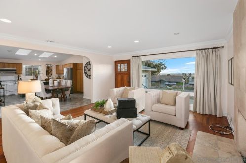 2435 Frankfort St, San Diego CA 92110-3314 exterior