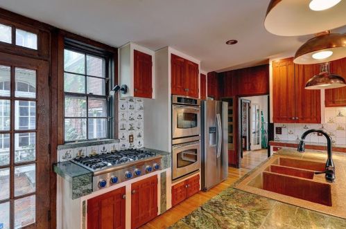 465 Rochambeau Ave, Providence RI 02906-1908 exterior