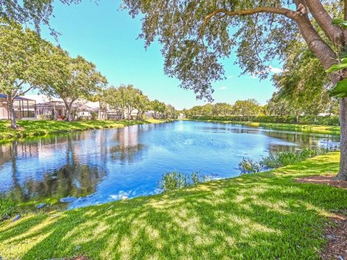 1967 Dory Ct, Naples, FL 34109-3324