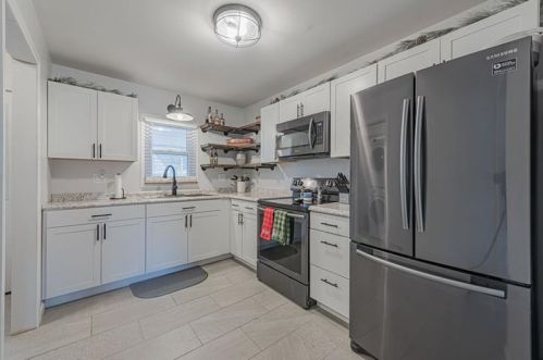100 Cort St, Jeannette, PA 15644-2923