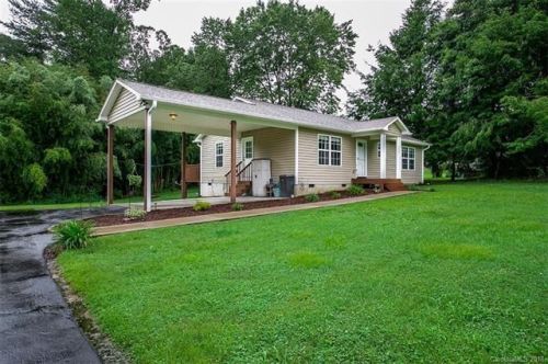 323 Lakeside Dr, Hendersonville, NC 28739-5507