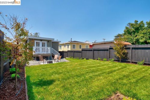 5018 Congress Ave, Oakland CA 94601-5405 exterior